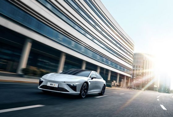 扩大新能源汽车产业优势